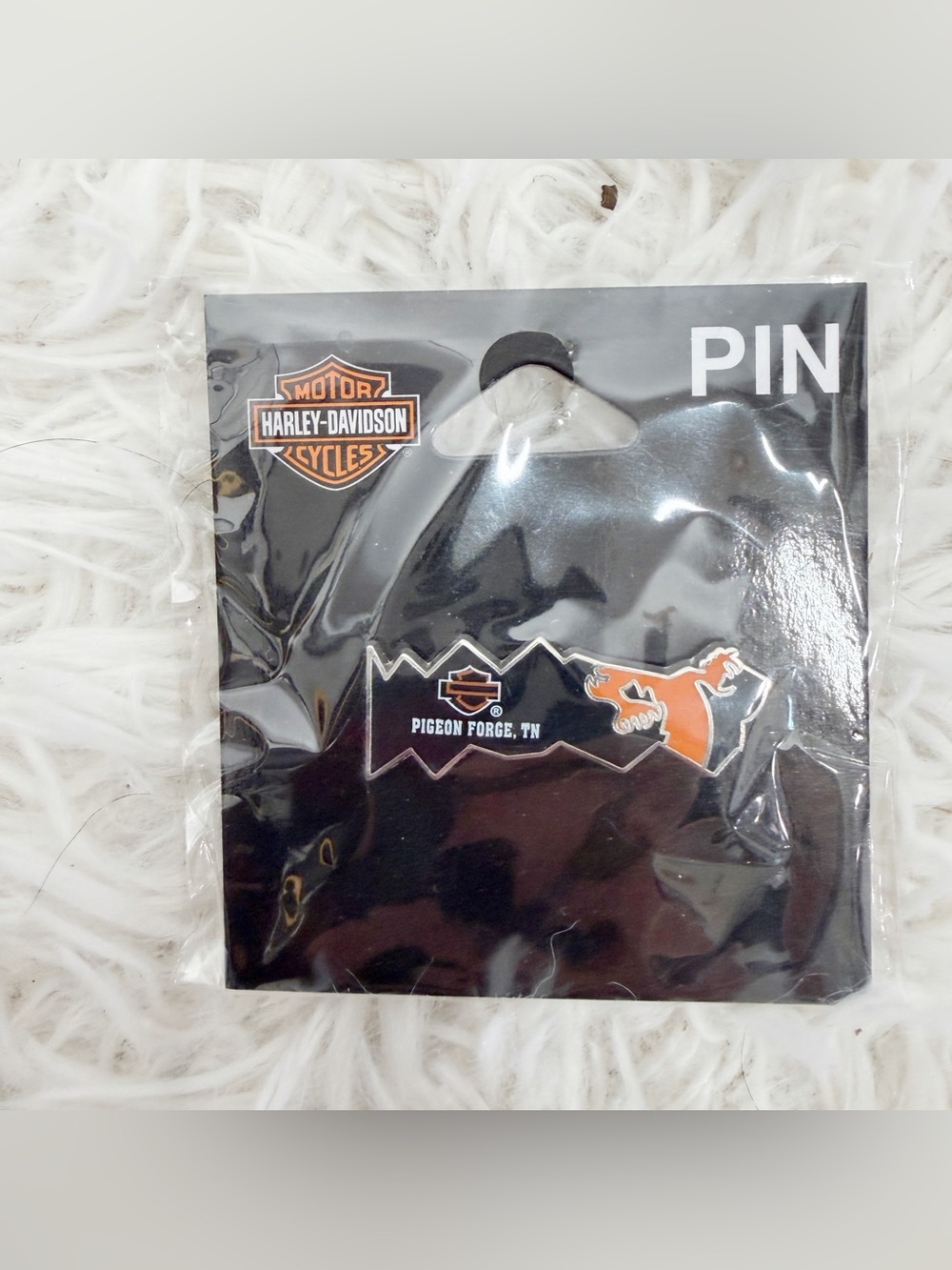 Harley-Davidson Black & Orange Pigeon Forge Enamel Pin New